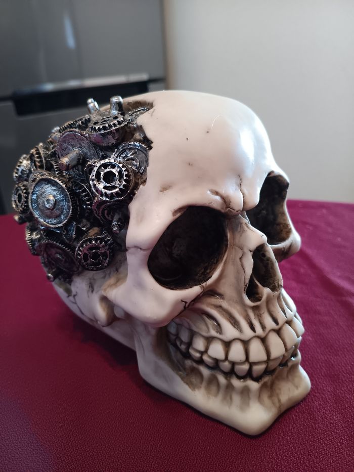 Crâne en résine steampunk