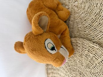 Peluche Nala DISNEYLAND PARIS Le Roi Lion Nala adulte lionne