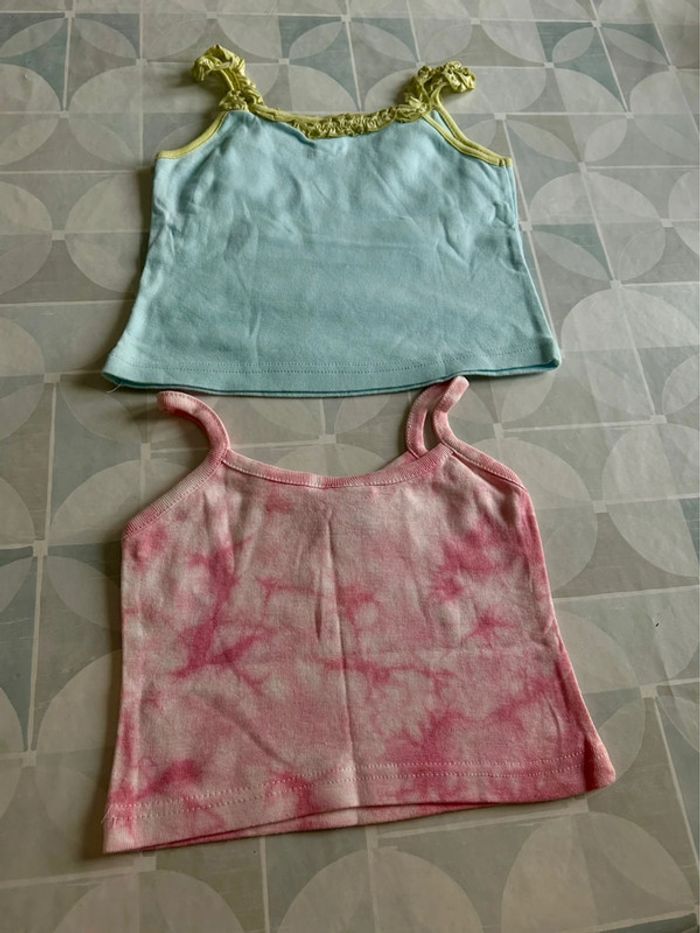 Lot de 2 t shirts fille -4 ans - en très bon état - photo numéro 2