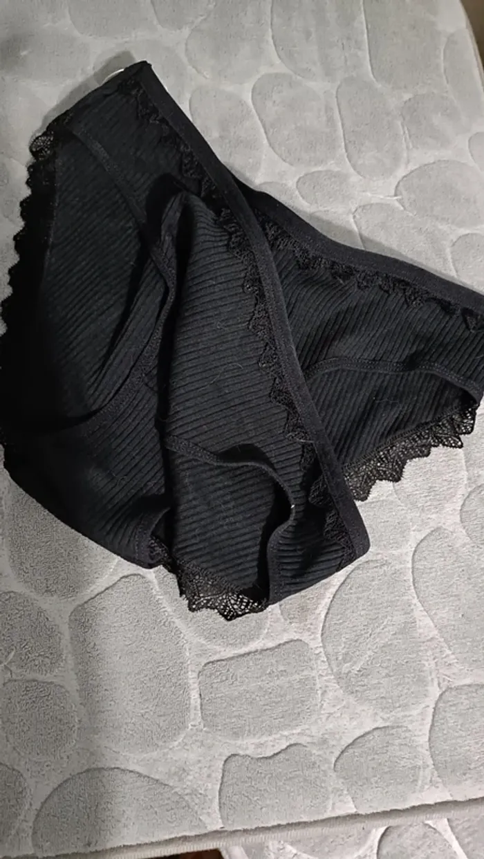 2 culottes noir dentelles neuve
