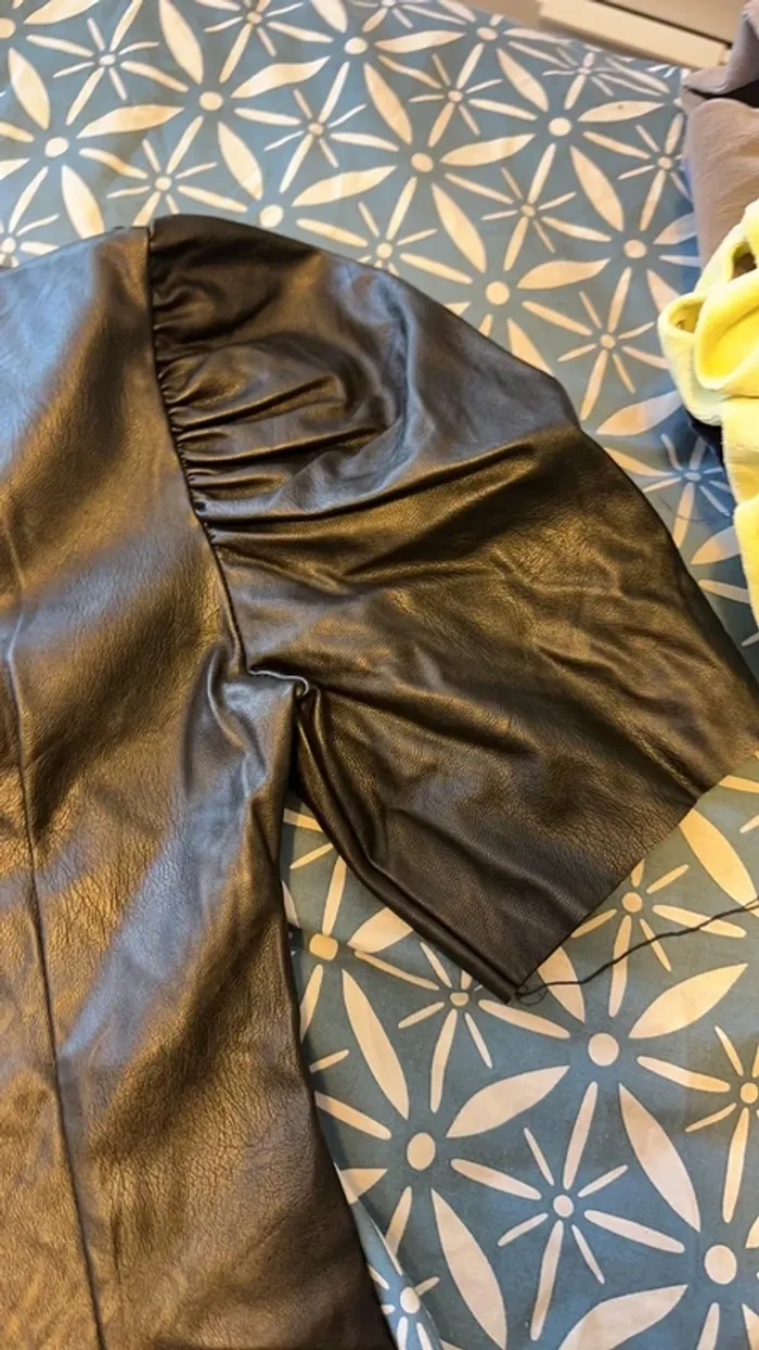 Robe en similicuir - photo numéro 2