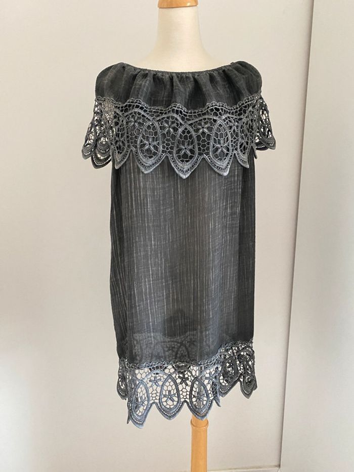 Robe bustier gris foncé en dentelle