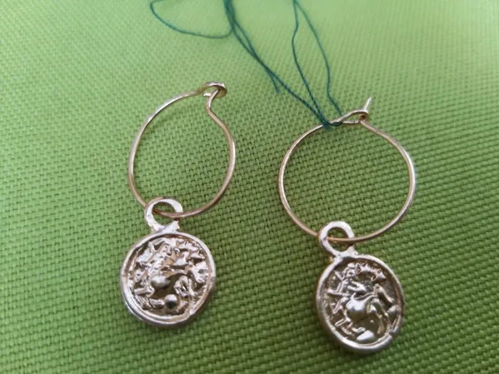 Boucle d'oreille dorée - photo numéro 2