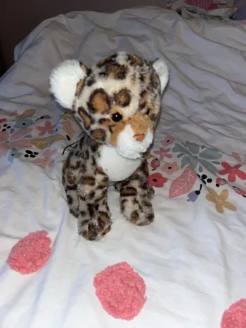 Léopard en peluche