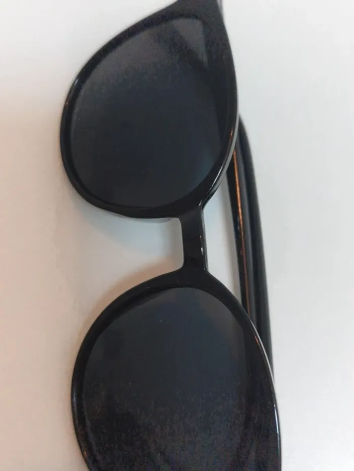 Lunettes de soleil - photo numéro 2