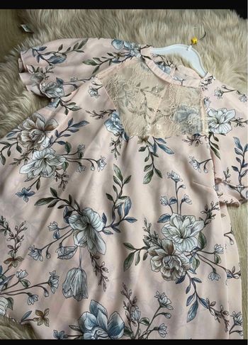 T-shirt rose pâle / rose clair à motifs fleurs Transparent sur le décolleté Taille M / 38