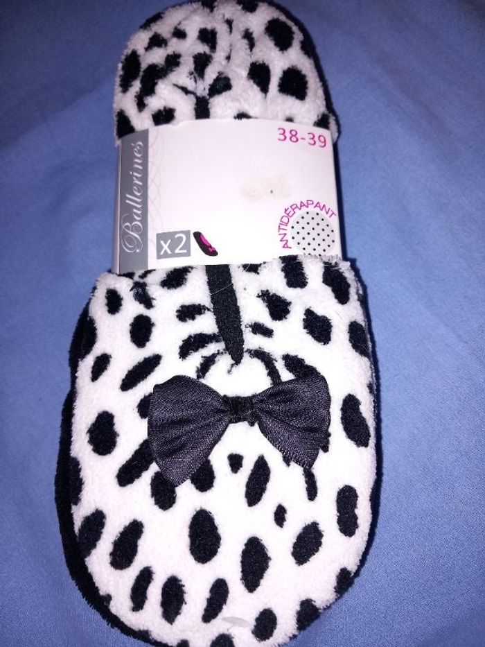 Lot de 2 paires de chaussons neufs 38/39