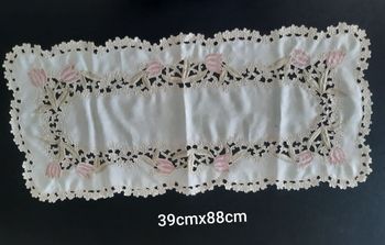 Grand napperon brodé