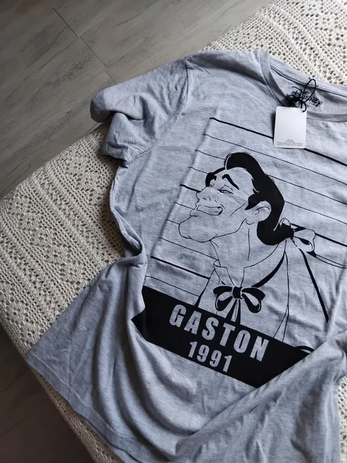 Tee-shirt Disney  neuf avec étiquette - photo numéro 4