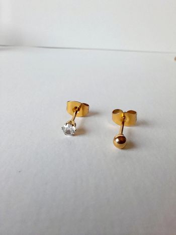 Clou d oreille asymétriques