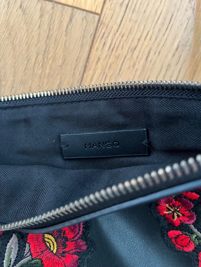 Pochette noir avec fleurs rouge Mango - photo numéro 3