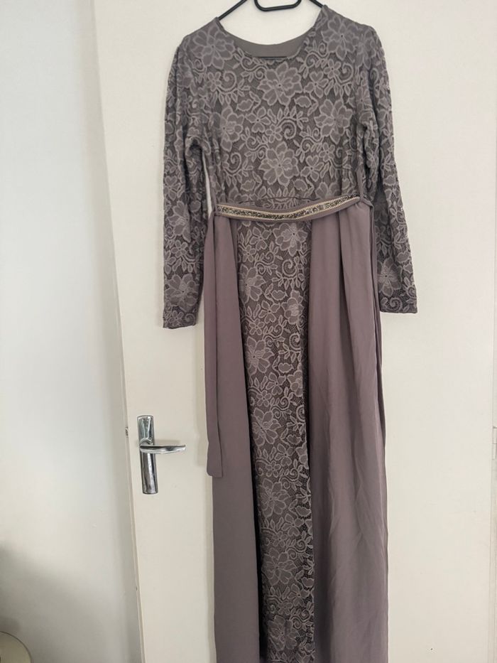 Magnifique Robe Longue en Dentelle - Mauve Vieux - photo numéro 2