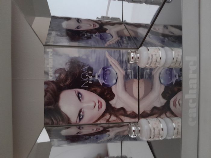 Parfum Cacharel avec Présentoir - photo numéro 10