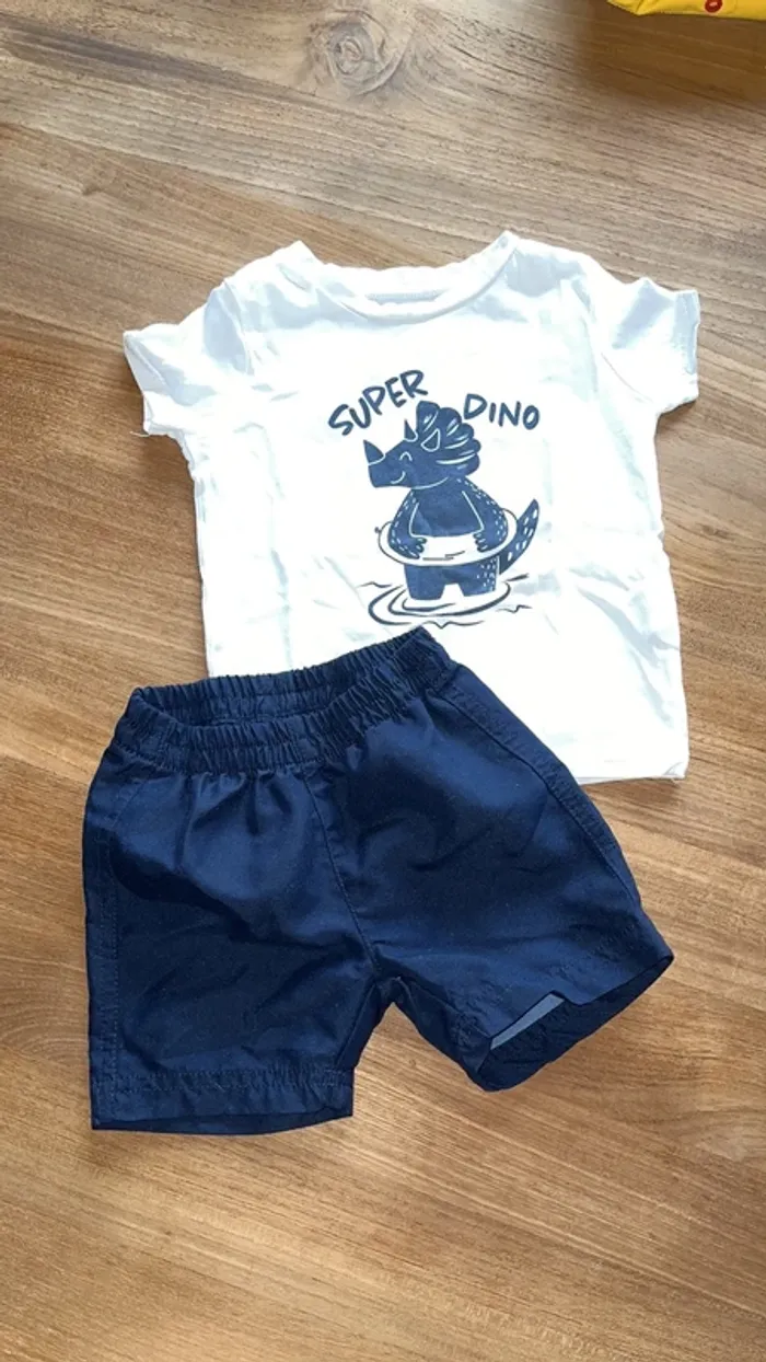 Ensemble short 12 moi/ tee-shirts inextenso 12 mois