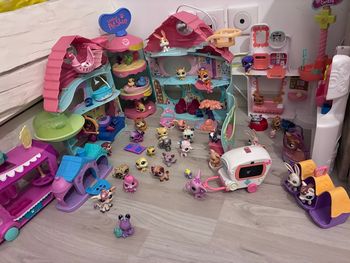 Lot Littlest Pet Shop (LPS) avec maison,  l’inique vétérinaire,figurines et accessoires