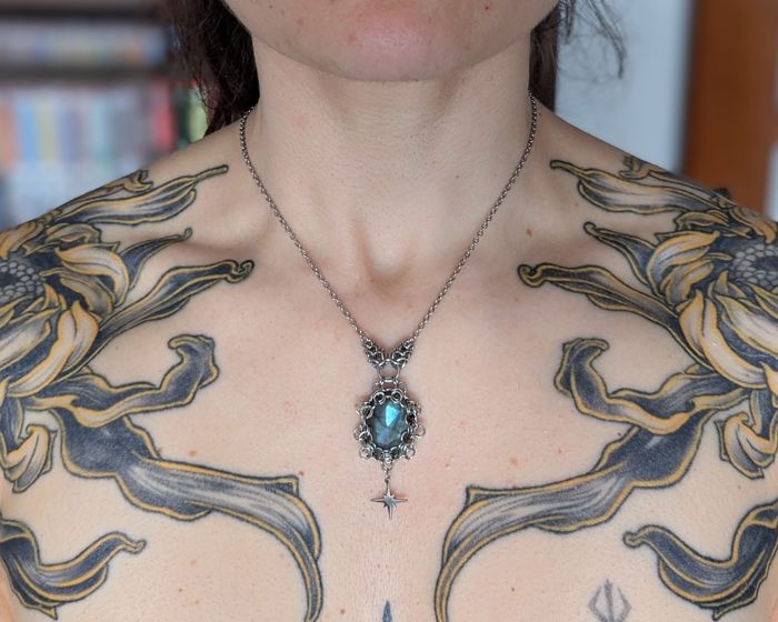 Collier " Éclat stellaire " - acier inoxydable et labradorite facetee - photo numéro 1