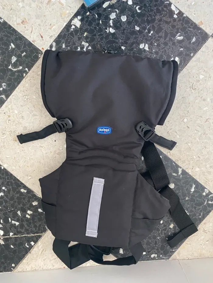 Porte-bébé Chicco – noir – bon état