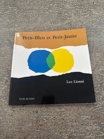 Livre petit-bleu et petit-jaune
