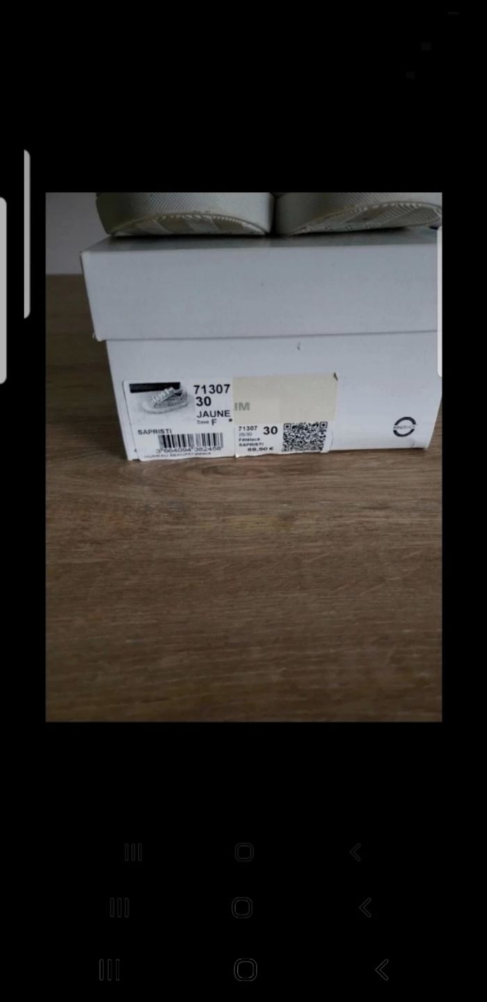 Chaussures T30 fille. Fétélacé. Mises 1 fois. - photo numéro 2