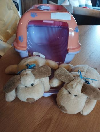 Duo de peluches chiens + boîte de transport Taille unique·Bon état·broze