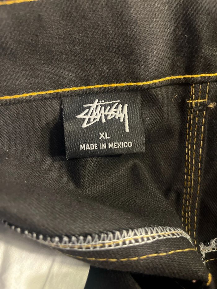 Short/Jort Stussy Black Embroidered Yellow Big Logo Back – Taille XL - photo numéro 7