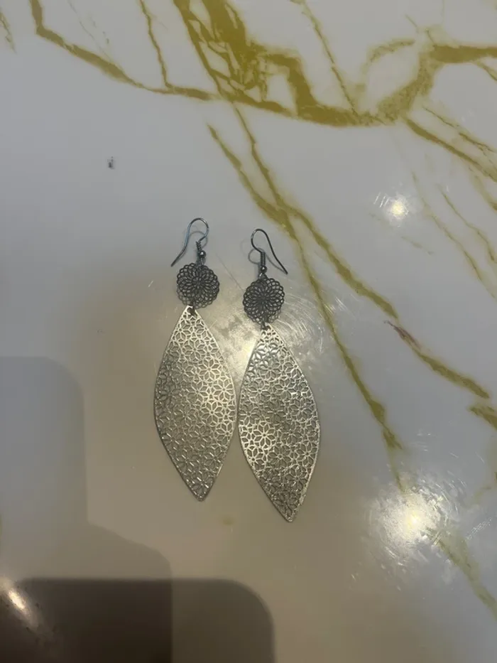 Boucle pendante - photo numéro 2