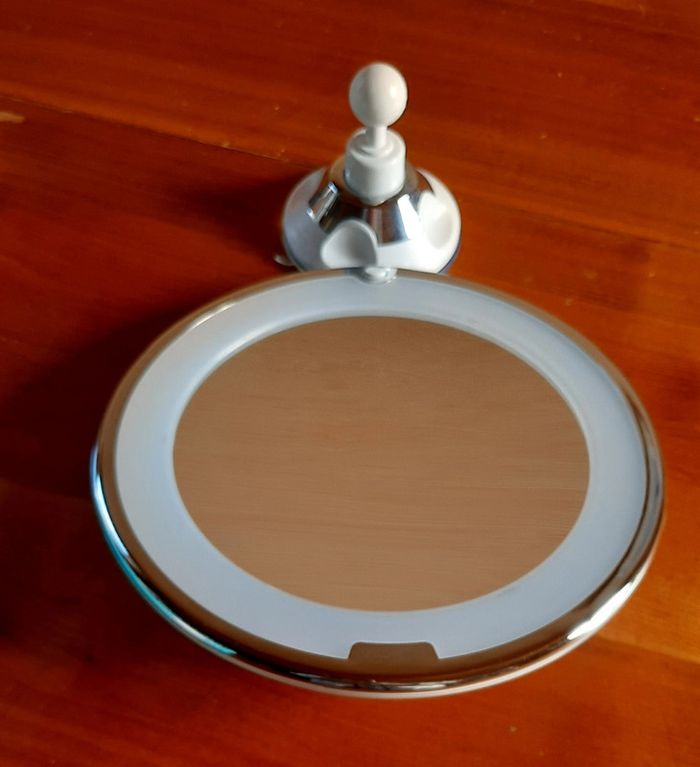 Miroir grossissant lumineux neuf - photo numéro 5