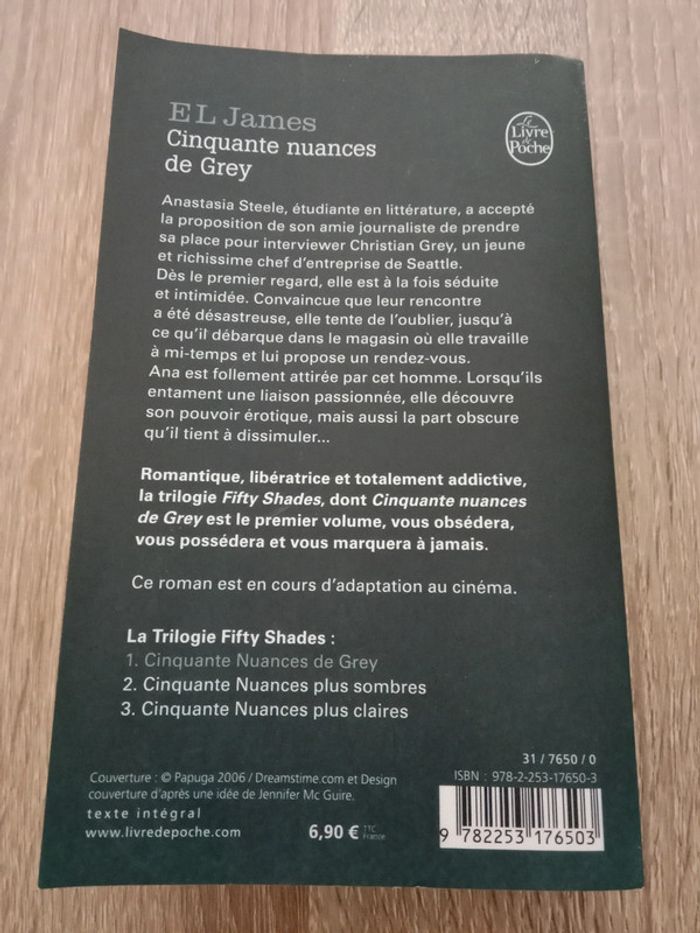 E L James 📚 Cinquante nuances de Grey - photo numéro 2