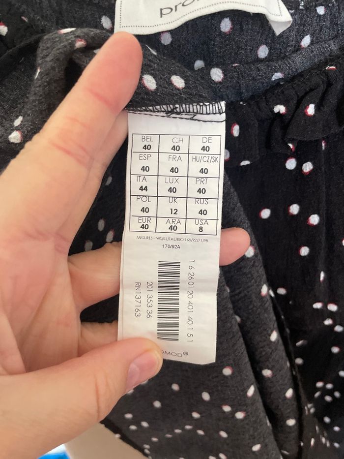 Blouse noire avec pois blanc épaules dénudées - photo numéro 6