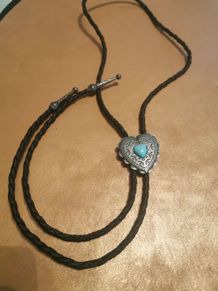 Cravate bolo de cowboy country cœur turquoise