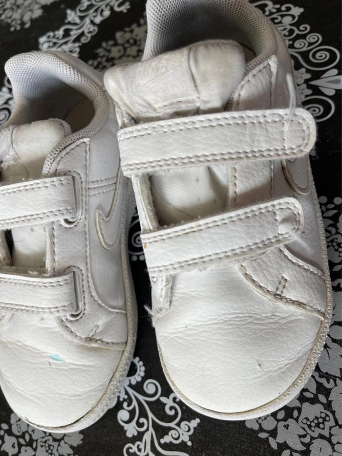 Baskets blanches NIKE 25 - photo numéro 4