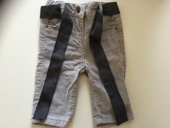 Jeans gris avec ceinture trés bon état