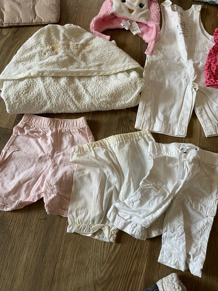Lot 22 vêtements fille T1 mois - photo numéro 2