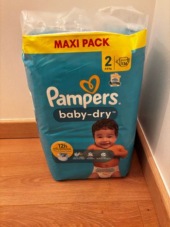 Maxi-Pack De  136 Couches Pampers  Baby-Dry Neuf Dans L’emballage.