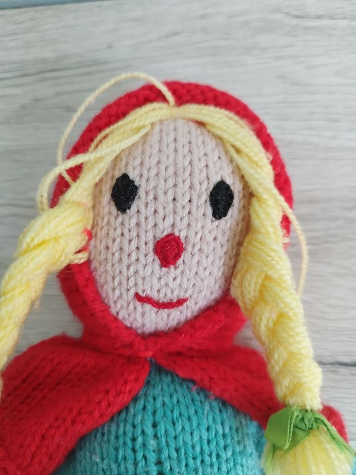 Peluche en tricot petit chaperon rouge - photo numéro 4