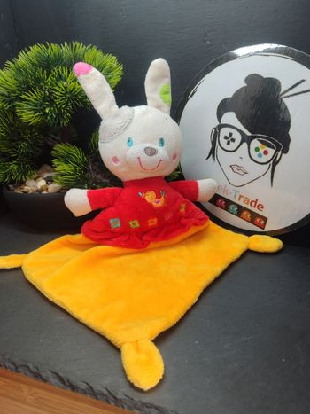 Doudou semi plat lapin rouge orange poussin fleur oiseau blanc gris vert rose