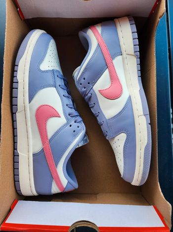 Nike dunk low Taille 43 femme Neuves lila rose
