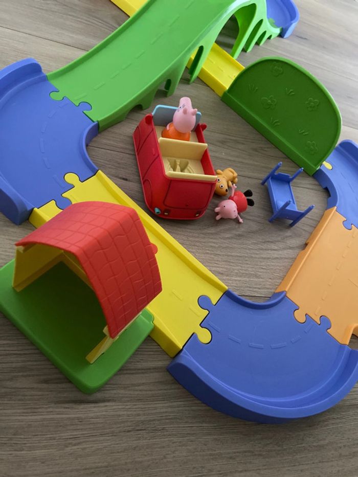 Peppa Pig Le Circuit en ville de Peppa - photo numéro 4