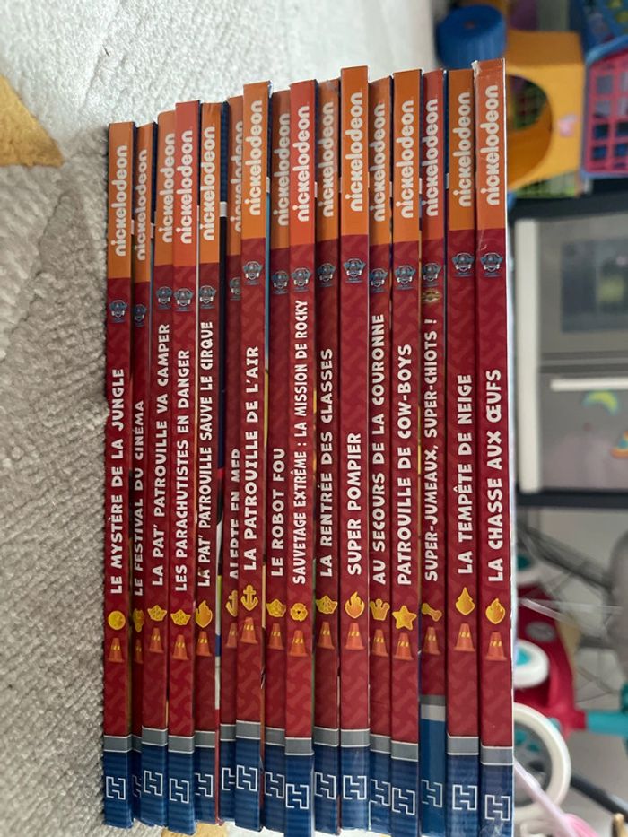 16 livres de la pat patrouille gros lot - photo numéro 4