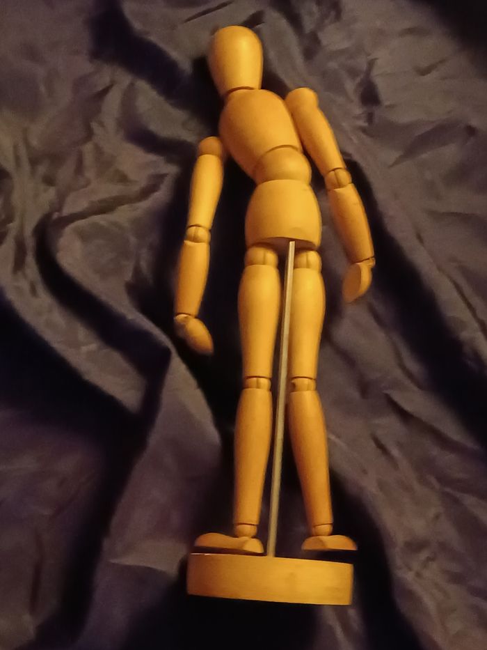 Mannequin articulé en bois dessin - photo numéro 10