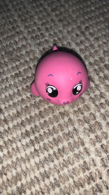 Jouet figurine dauphin change de couleur effet thermique