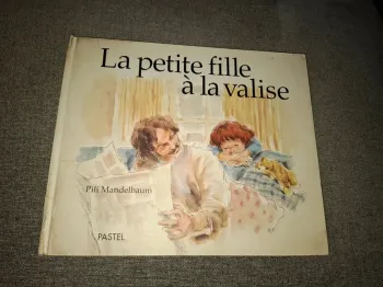 Livre La petite fille à la valise"