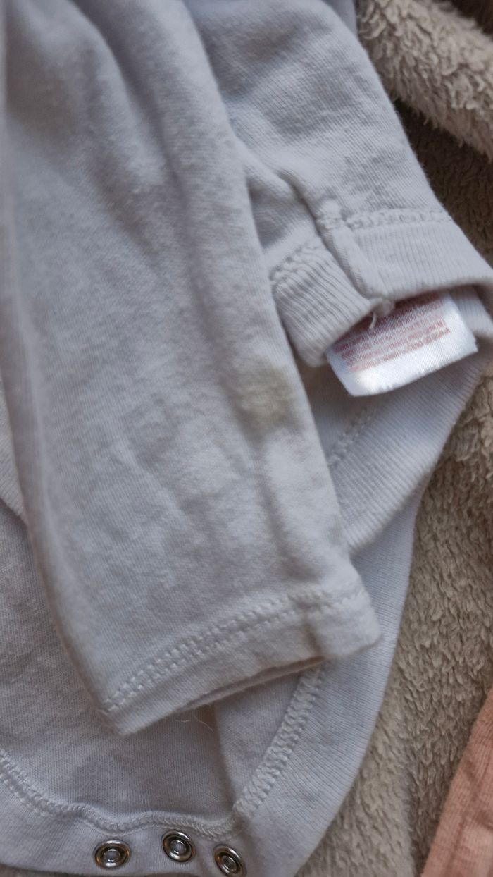 Lot de vêtements tachés 6/9mois - photo numéro 5