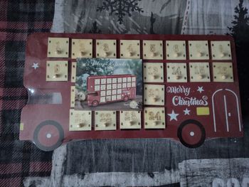 Calendrier en bois bus anglais Noël