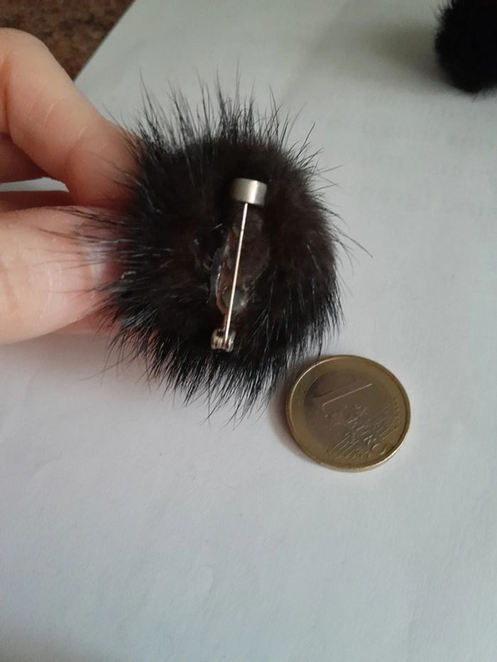 Magnifique duo de broches pompons anciennes - photo numéro 2