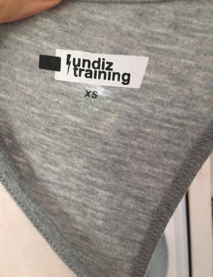 T-shirt de sport , gris et rose, undiz, XS - photo numéro 5