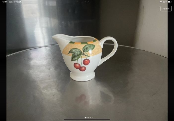 Petit pot a lait porcelaine Churchill motifs fruits