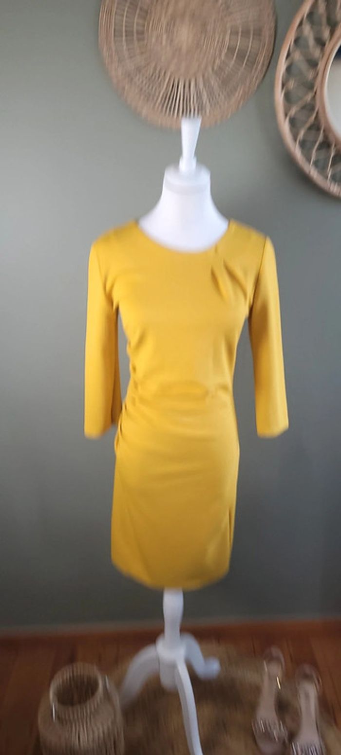 Jolie robe jaune Fame Taille S Parfait état - photo numéro 2