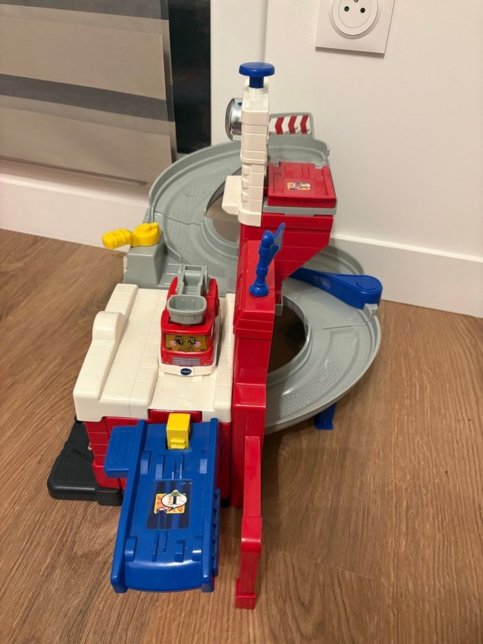 Garage caserne de pompiers vtech - photo numéro 2