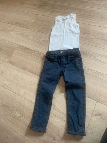 Ensemble blanc et bleu marine